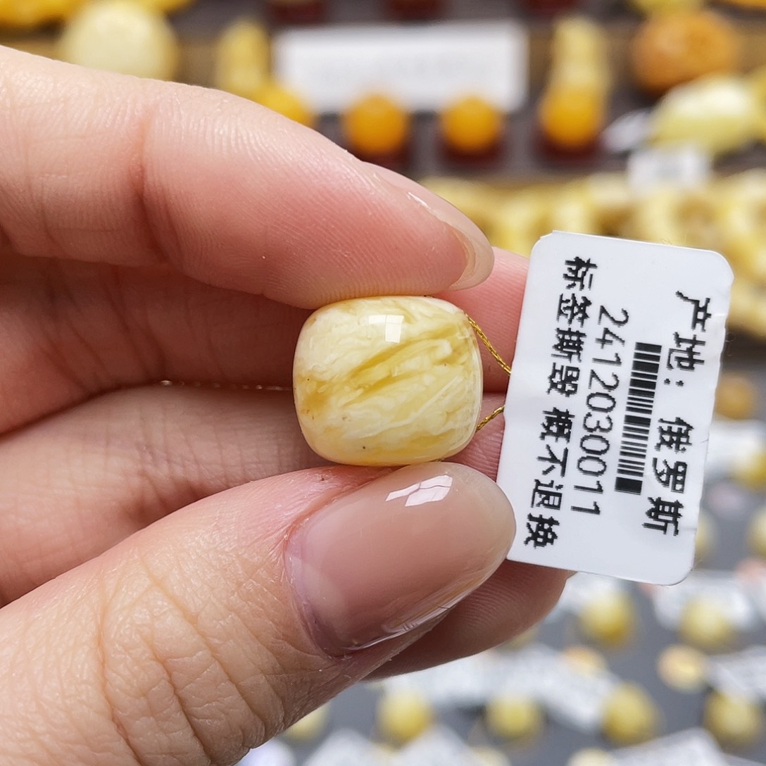 琥珀裸石未镶嵌蜜蜡老型14.2*12.5mm花粉