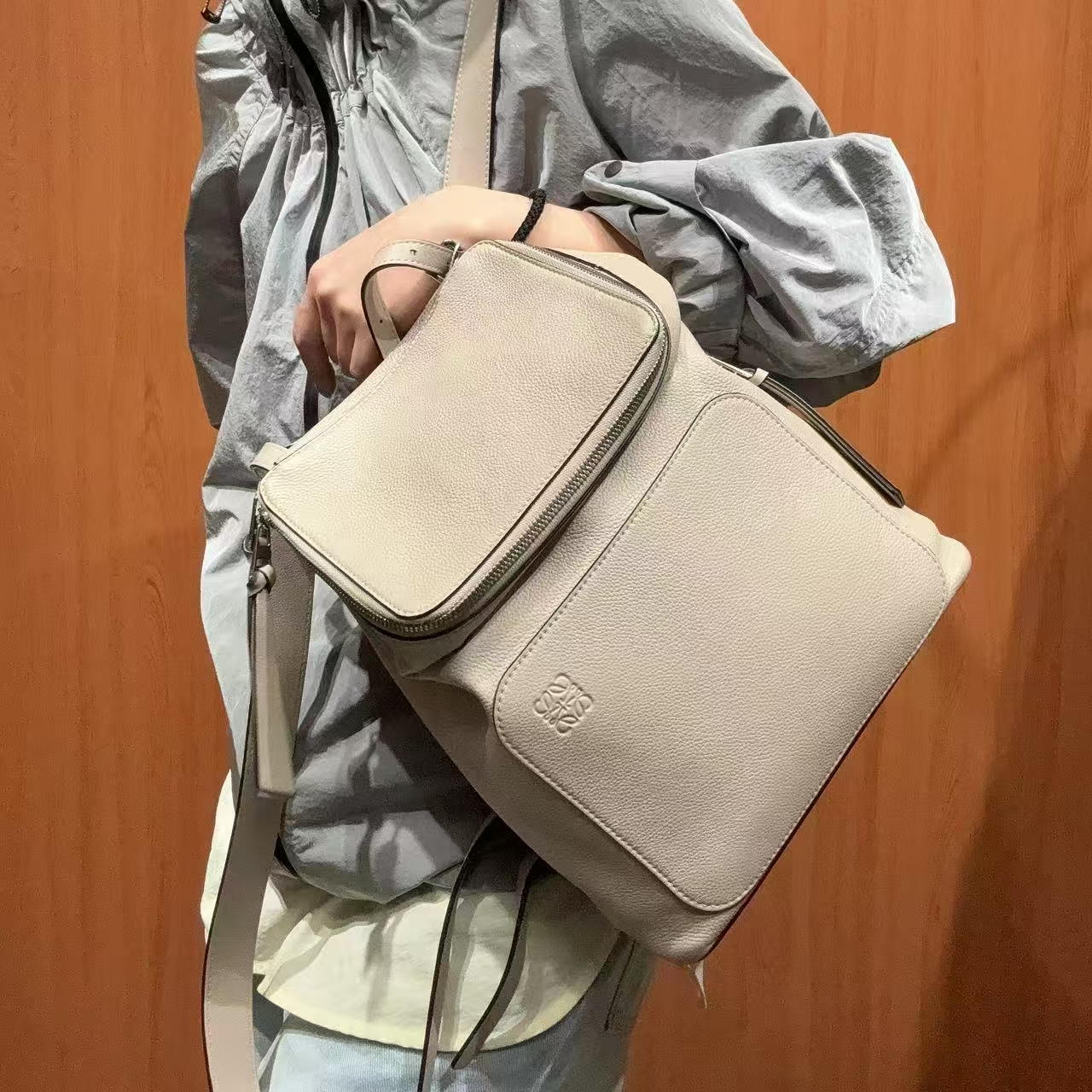 95新 LOEWE/罗意威 【蕾】 09 0858 米色皮质单肩包