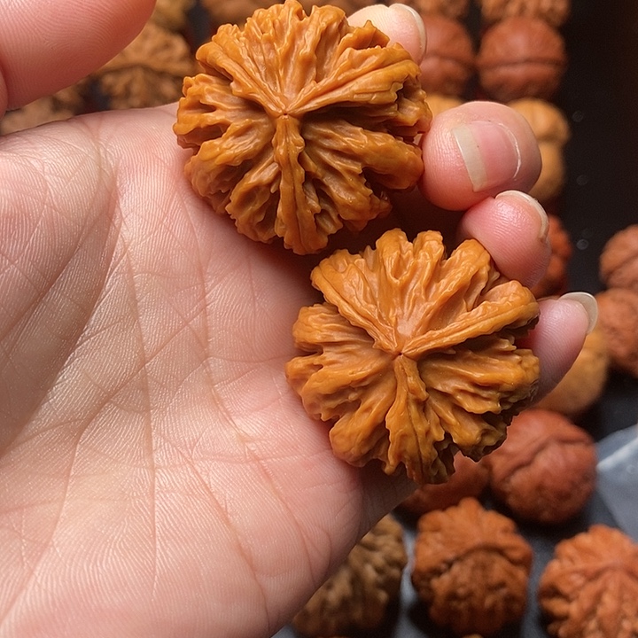 文玩核桃吊坠三棱