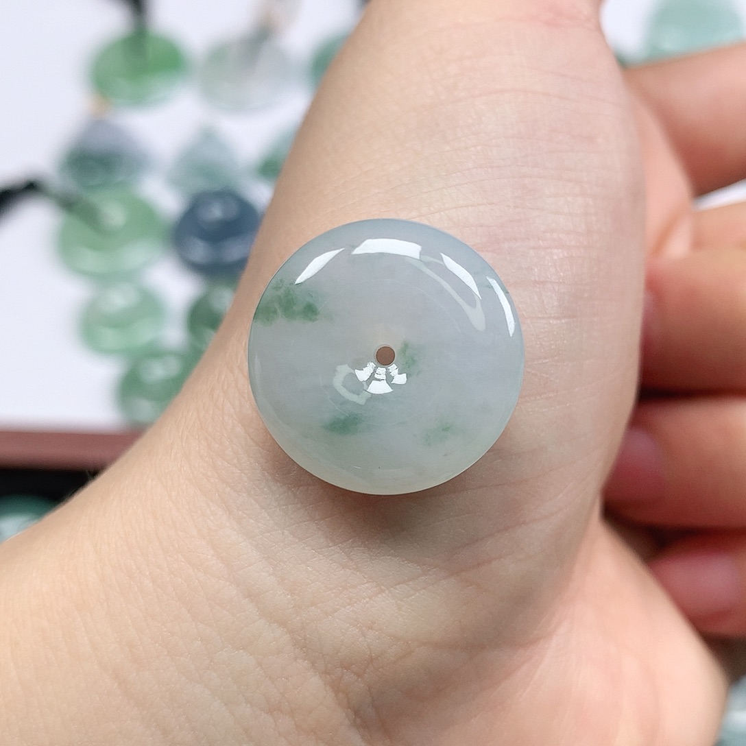 翡翠颈饰未镶嵌平安