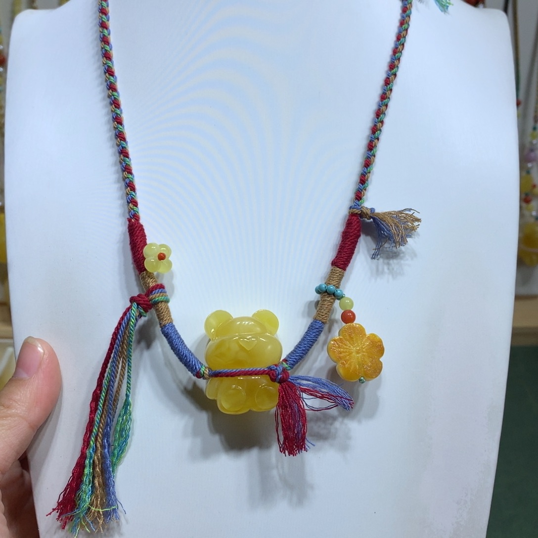蜜蜡颈饰未镶嵌熊