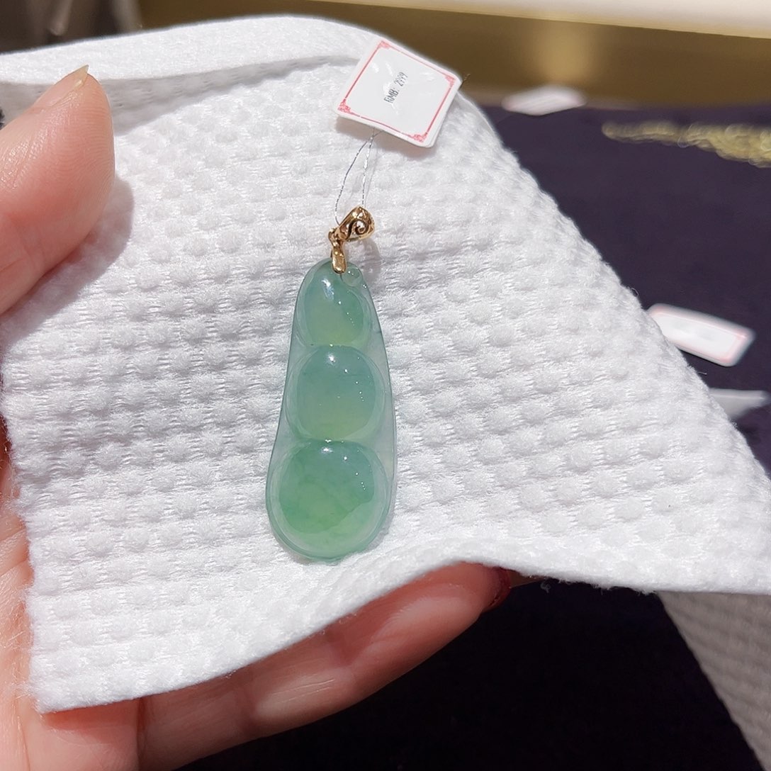 翡翠18K金镶嵌颈饰翡翠吊坠