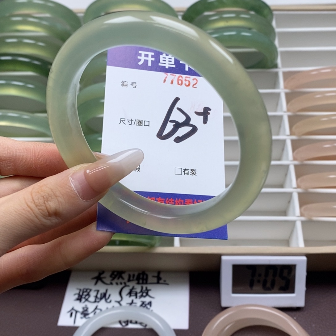 蛇纹石玉手镯未镶嵌