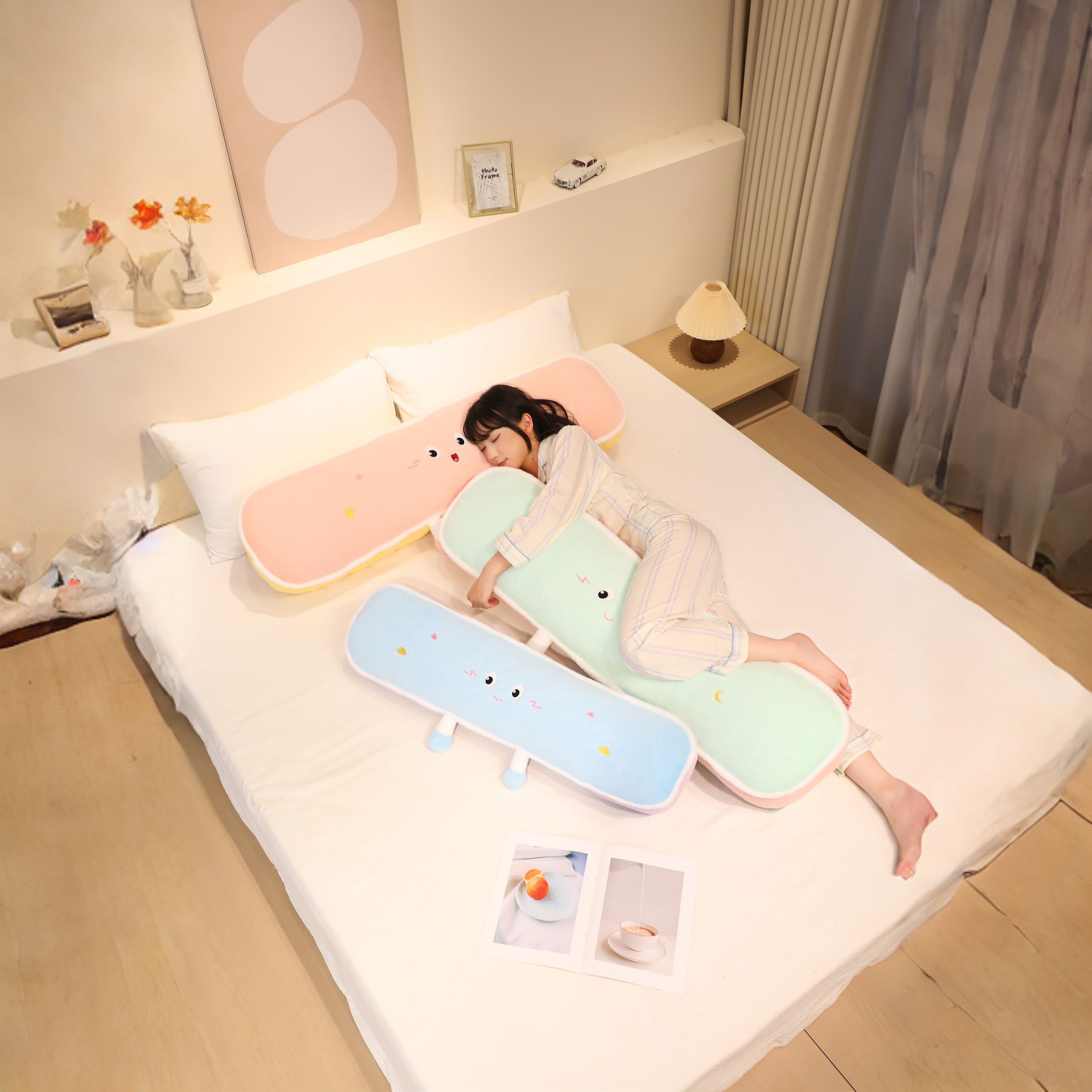 秋冬款天空系列星月云可爱毛绒抱枕沙发靠枕床上夹腿专用