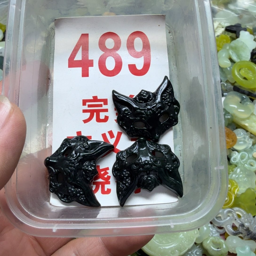 蛇纹石玉吊坠未镶嵌