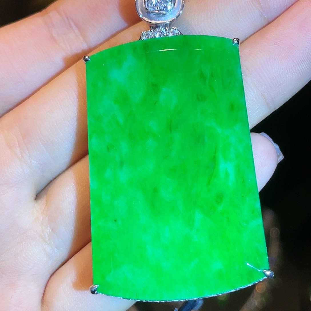 翡翠颈饰18K金镶嵌无事牌挂坠