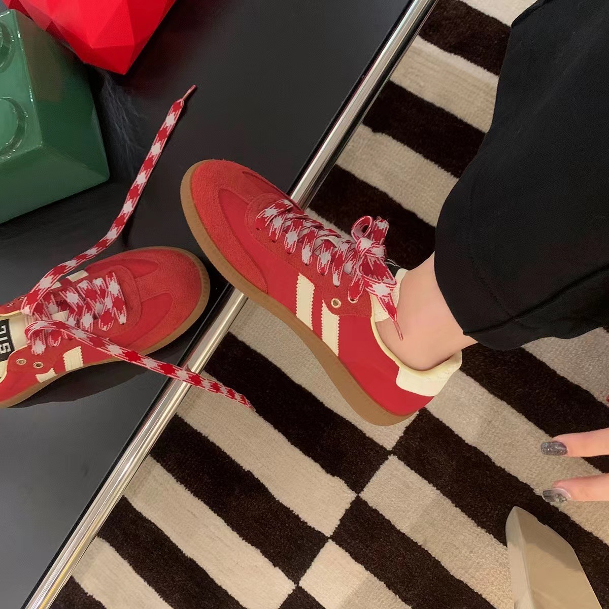 红色复古德训鞋女2025新款真皮平底百搭休闲运动板鞋