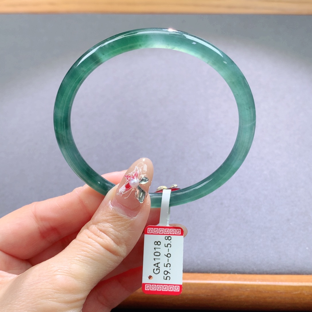 翡翠手镯未镶嵌天然翡翠手镯叮当镯