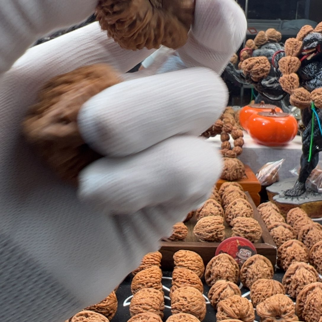 想***呢吊坠文玩核桃黄金甲