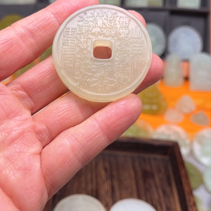 未镶嵌岫玉吊坠(赠链)九*