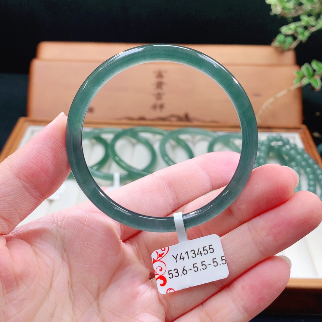 翡翠手镯（圆镯）未镶嵌