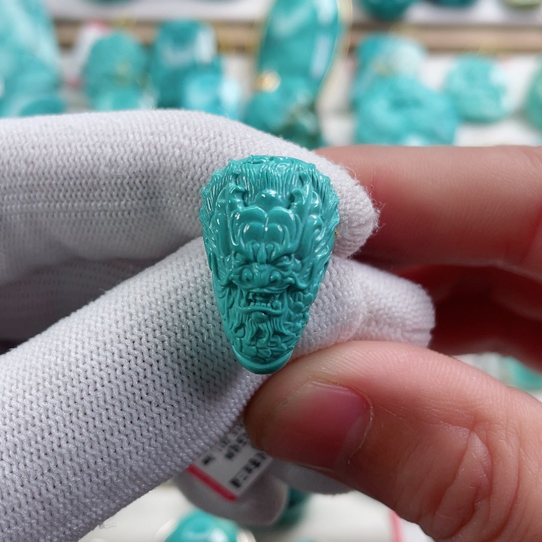 绿松石颈饰未镶嵌