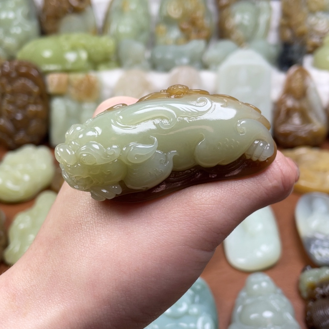 笑***湖和田玉未镶嵌颈饰