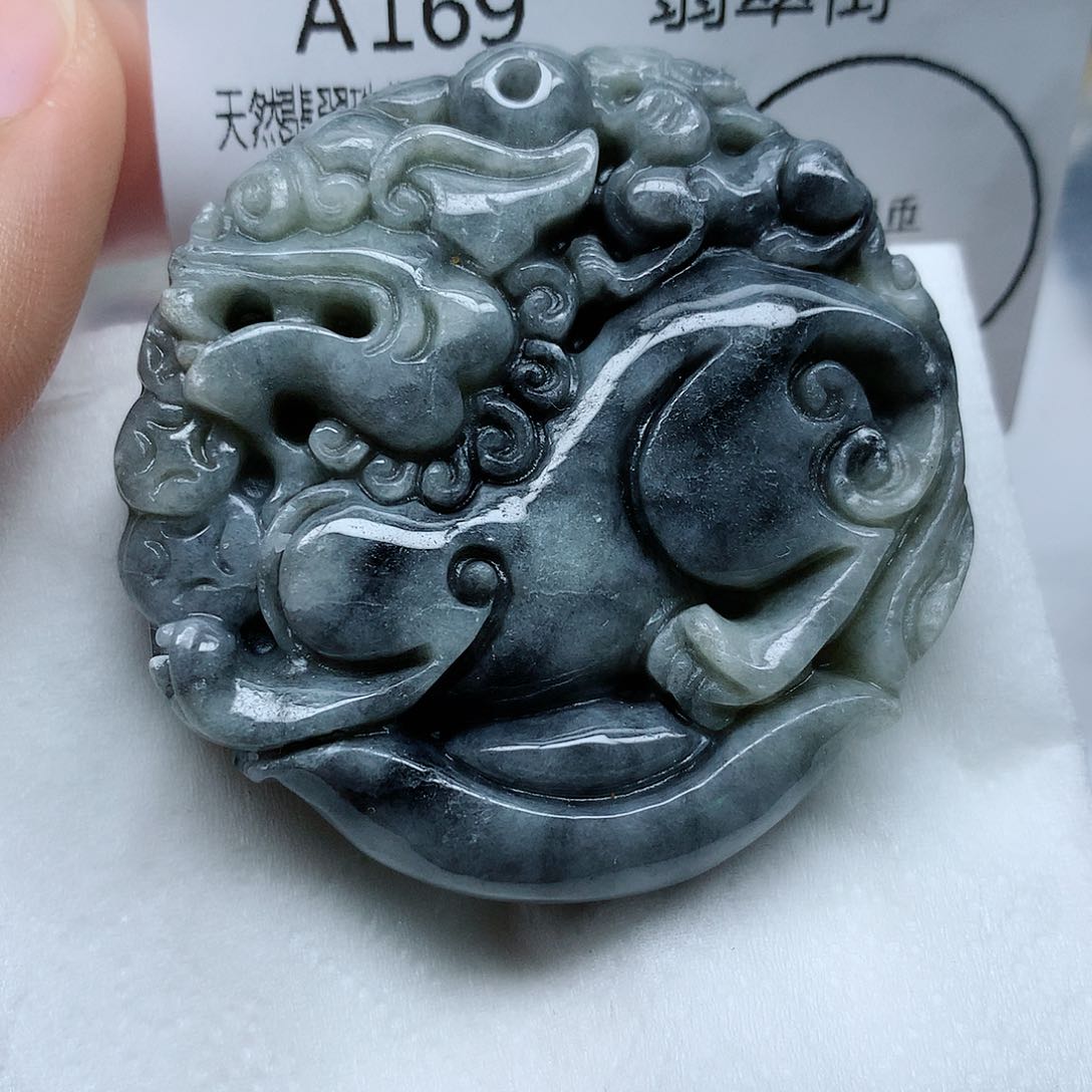 翡翠颈饰未镶嵌手串