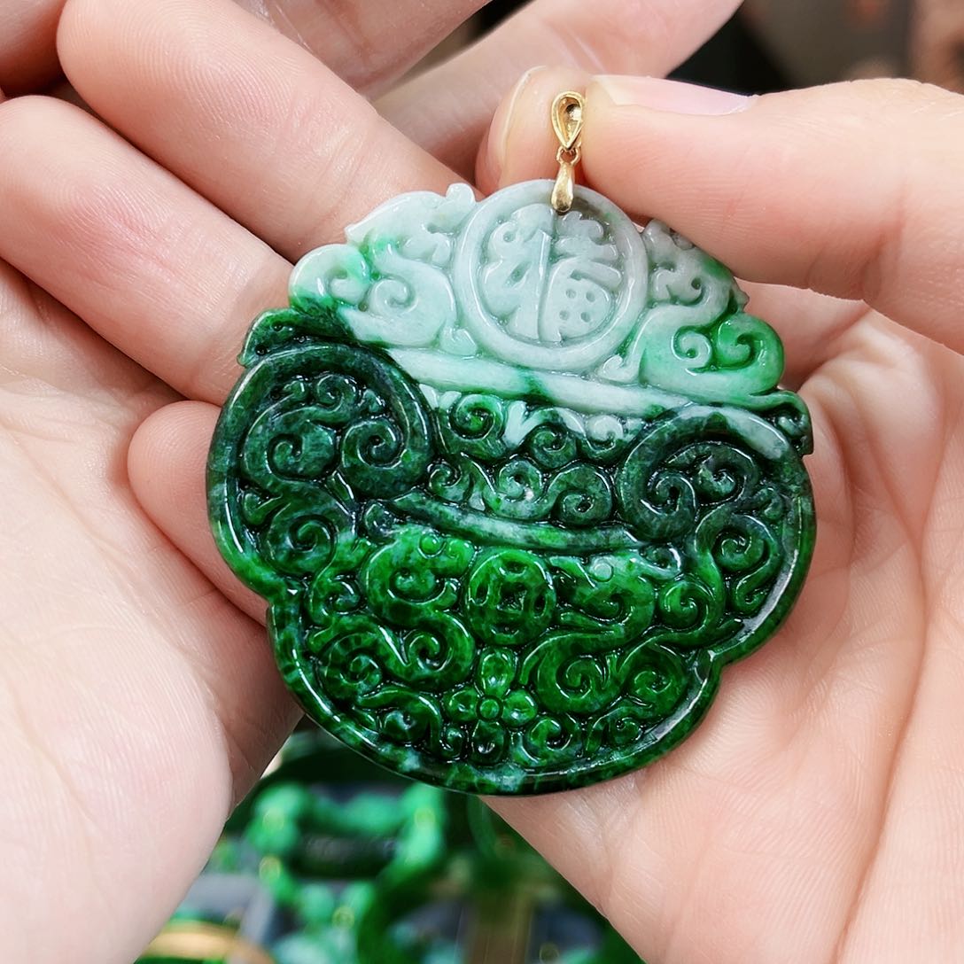 翡翠颈饰18K金镶嵌吊坠