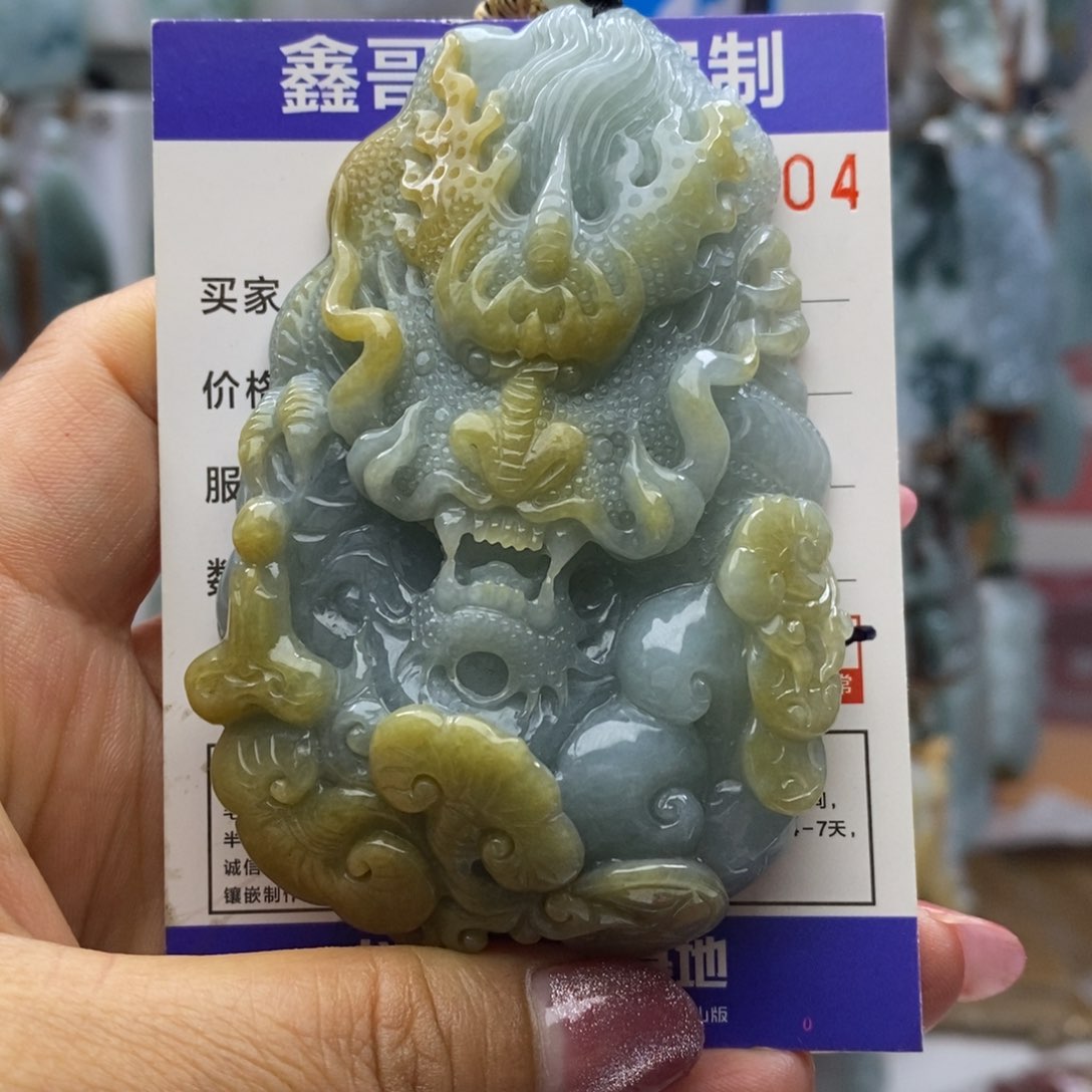 翡翠颈饰未镶嵌龙