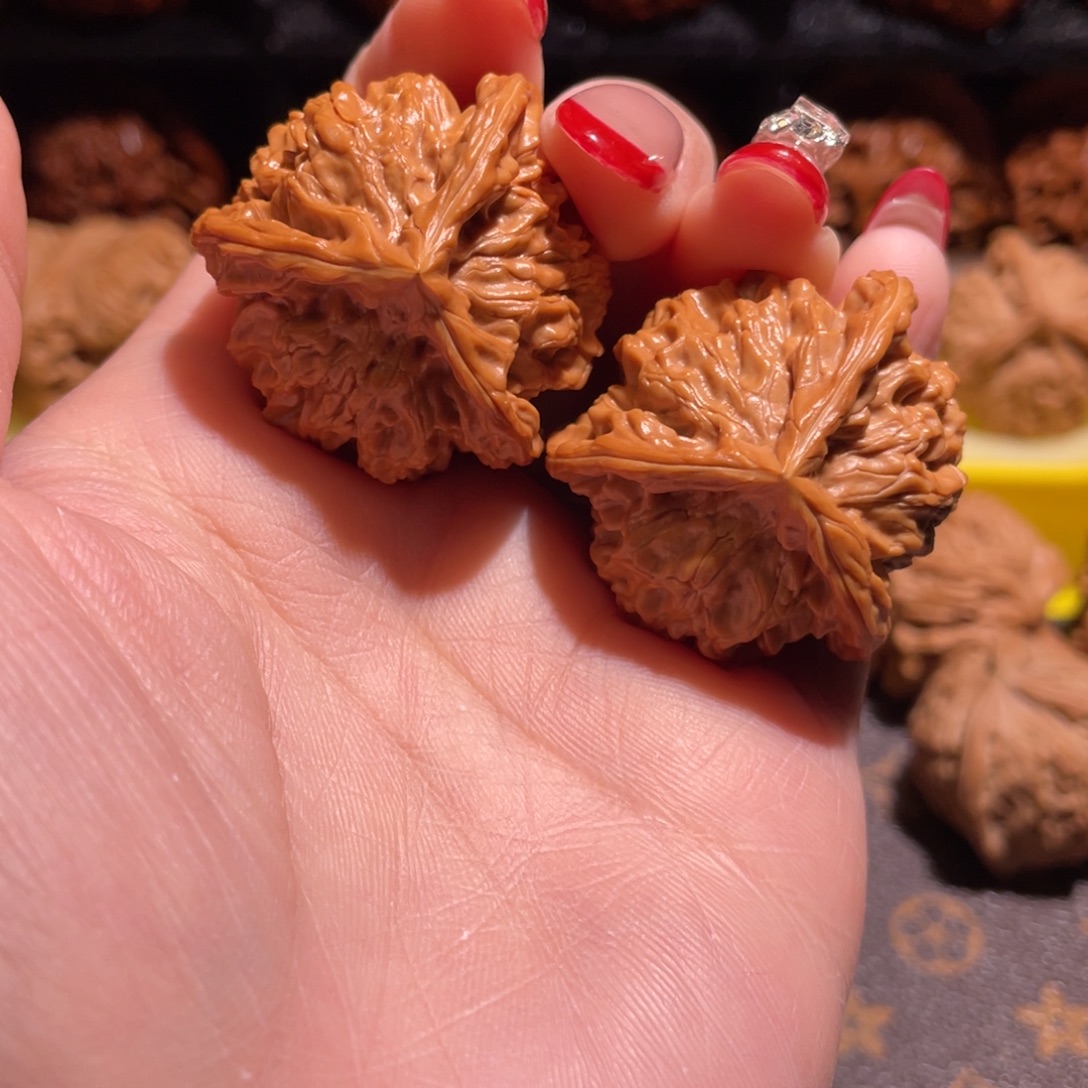 南***哥吊坠文玩核桃三棱