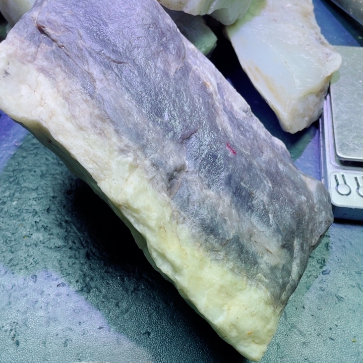 如***水和田玉未镶嵌珠宝半成品