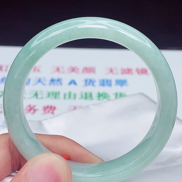 翡翠手镯未镶嵌53圈口