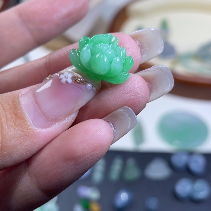 颈饰未镶嵌翡翠莲花