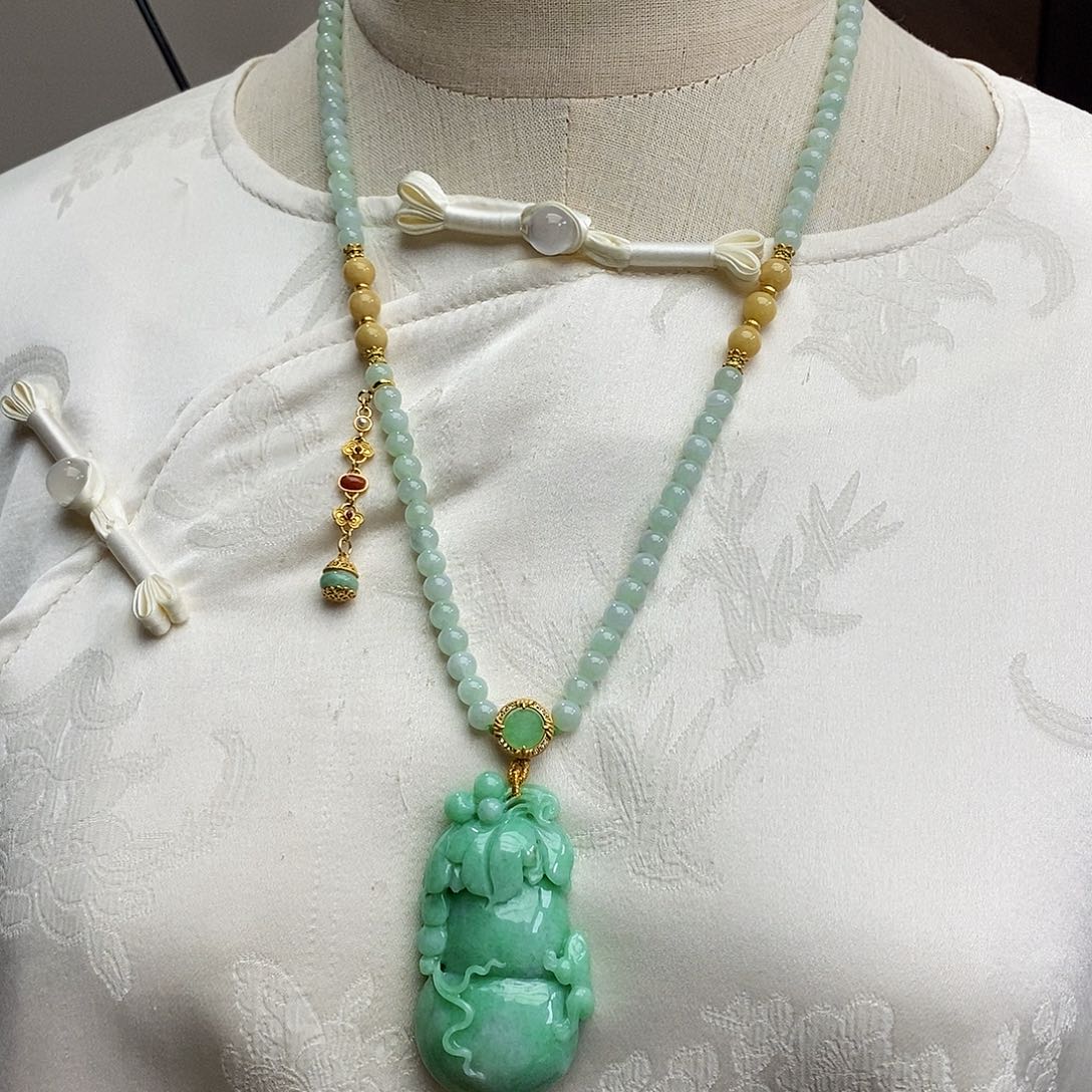 翡翠颈饰未镶嵌天然