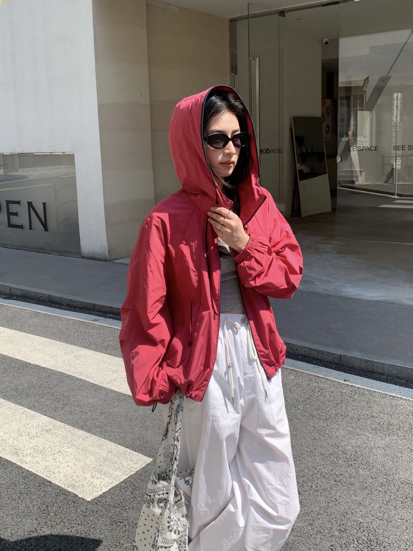 魅力一足27-222拉链常规春季宽松型连帽女短春秋上衣休闲防晒外套