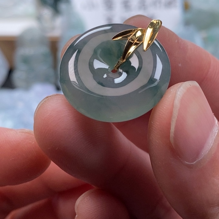 翡翠颈饰18K金镶嵌胡*翡翠