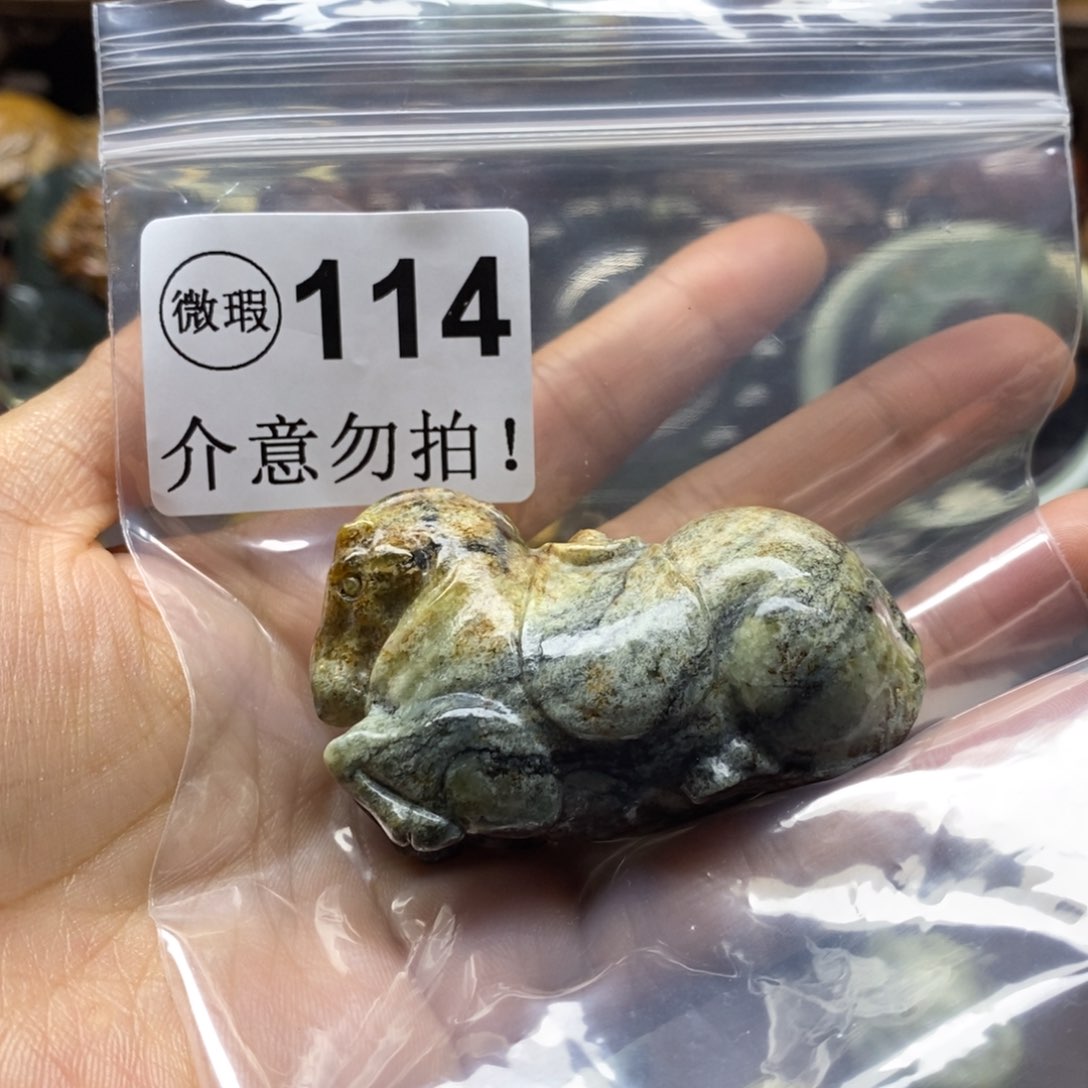 未镶嵌岫岩河磨玉（透闪石质玉）把件