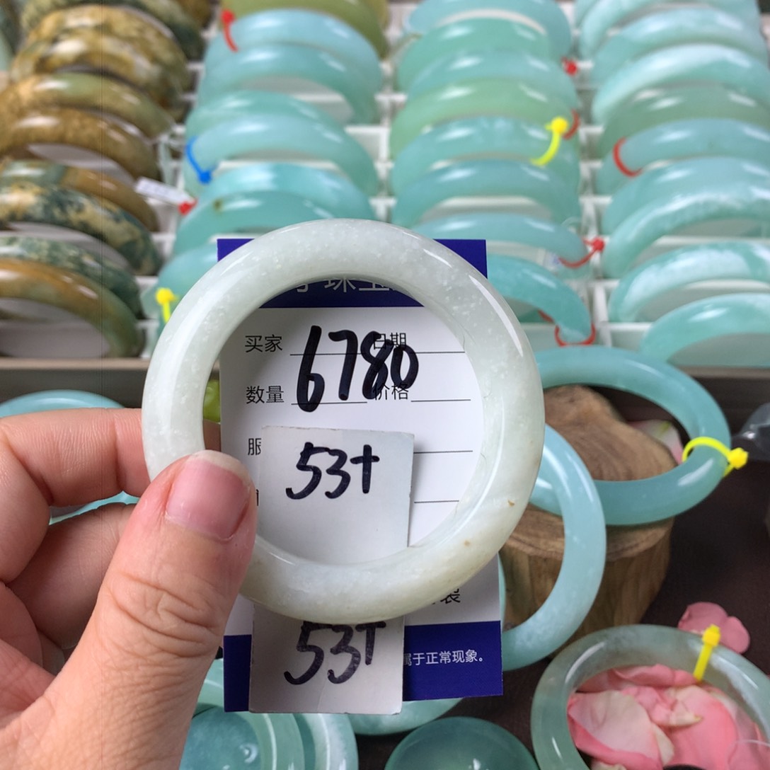 蛇纹石玉手镯未镶嵌6780