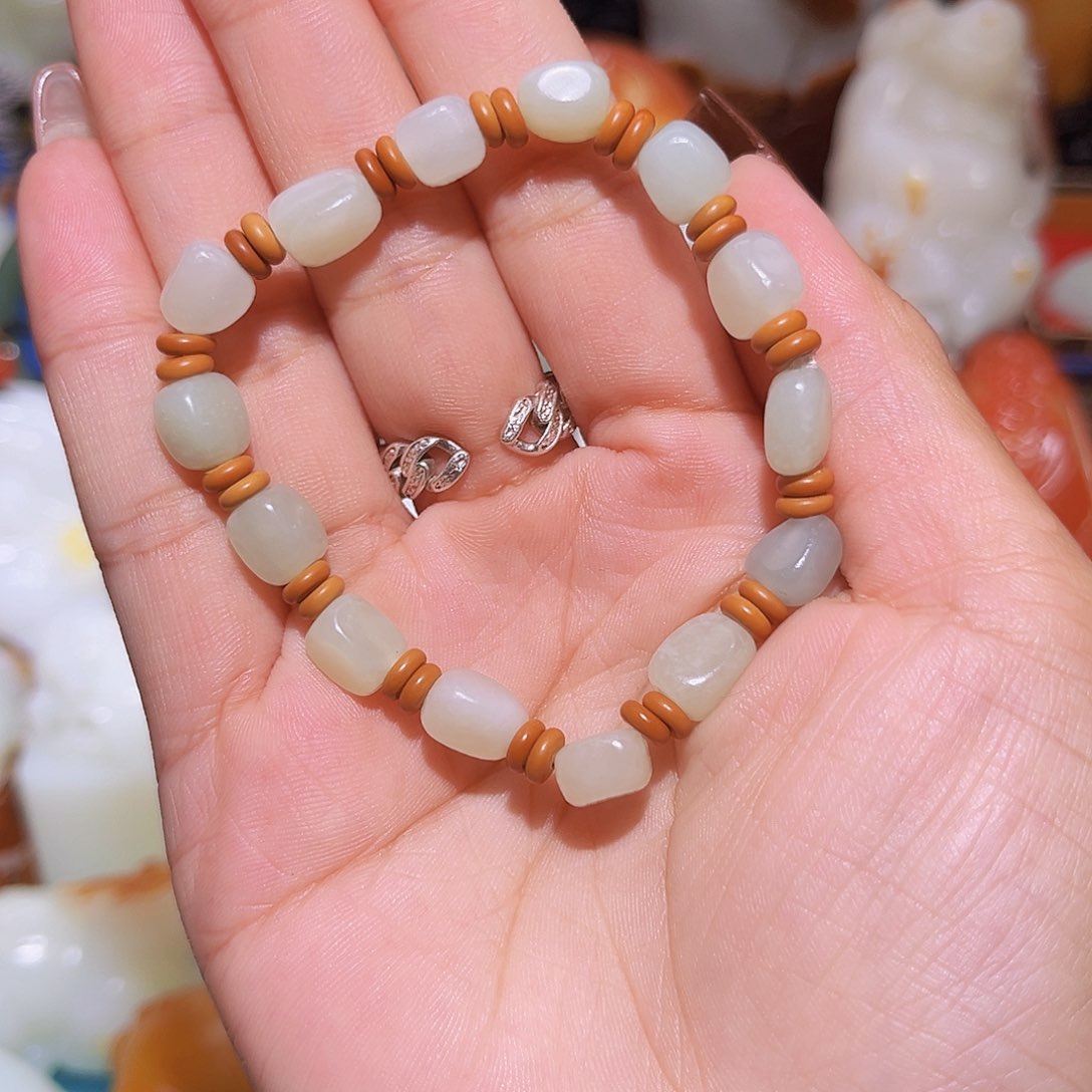 和田玉挂件未镶嵌马**酒