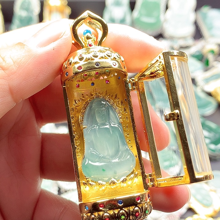 翡翠颈饰未镶嵌翡翠