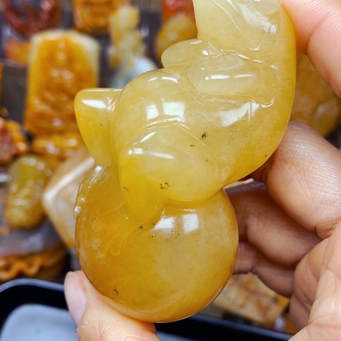 石英质玉（黄龙玉）未镶嵌颈饰