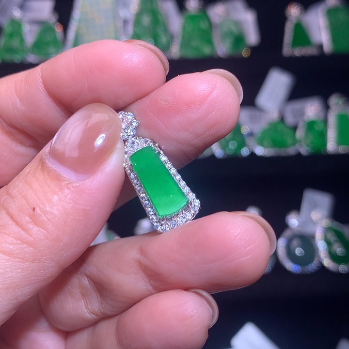 【闪购商品】颈饰银S925镶嵌翡翠