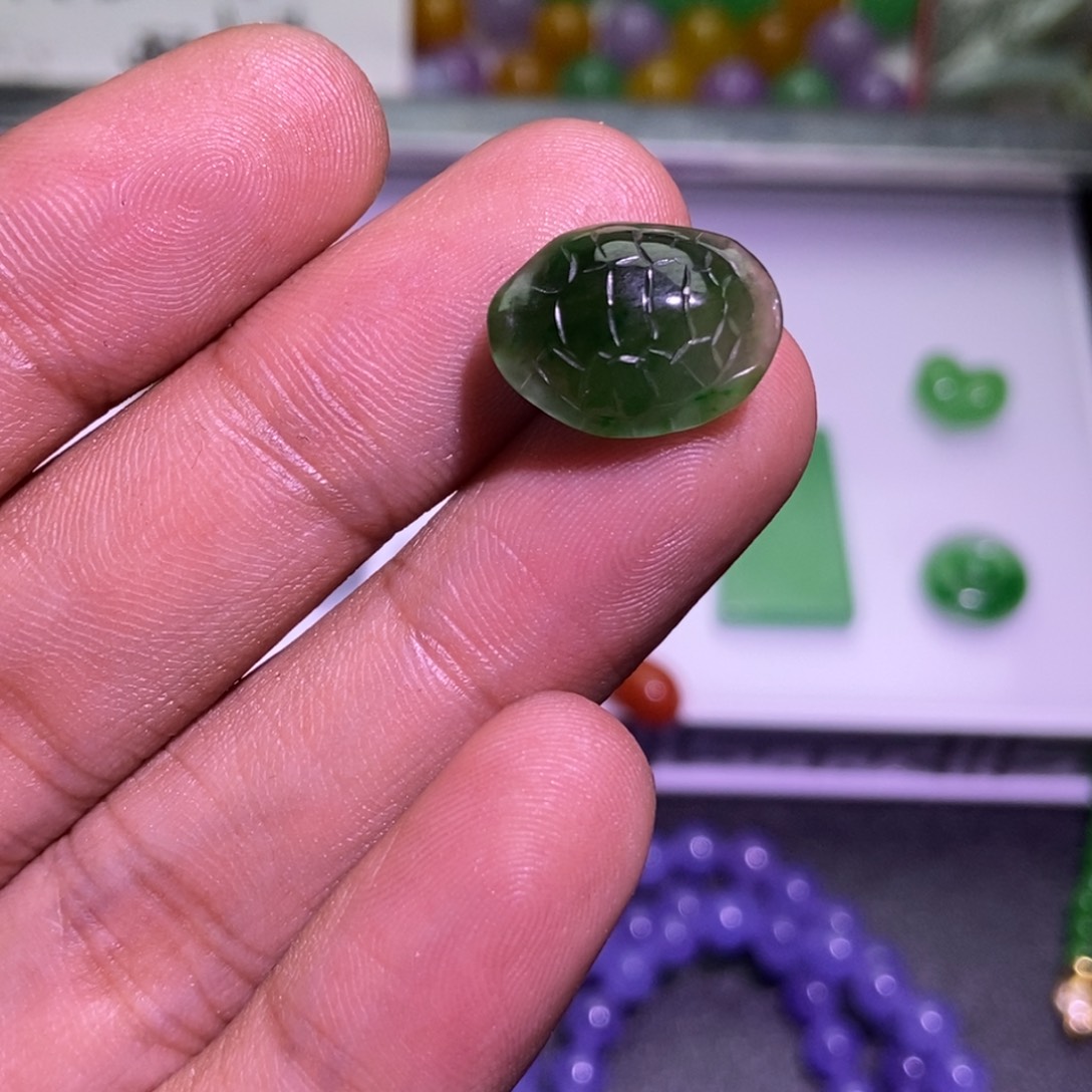 翡翠未镶嵌颈饰吊坠