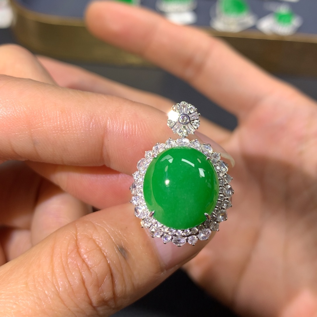 翡翠戒指18K金镶嵌翡翠