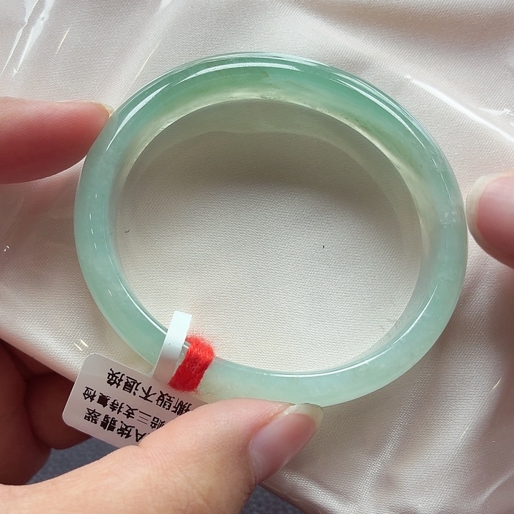 翡翠未镶嵌手镯（贵妃镯）天然缅甸