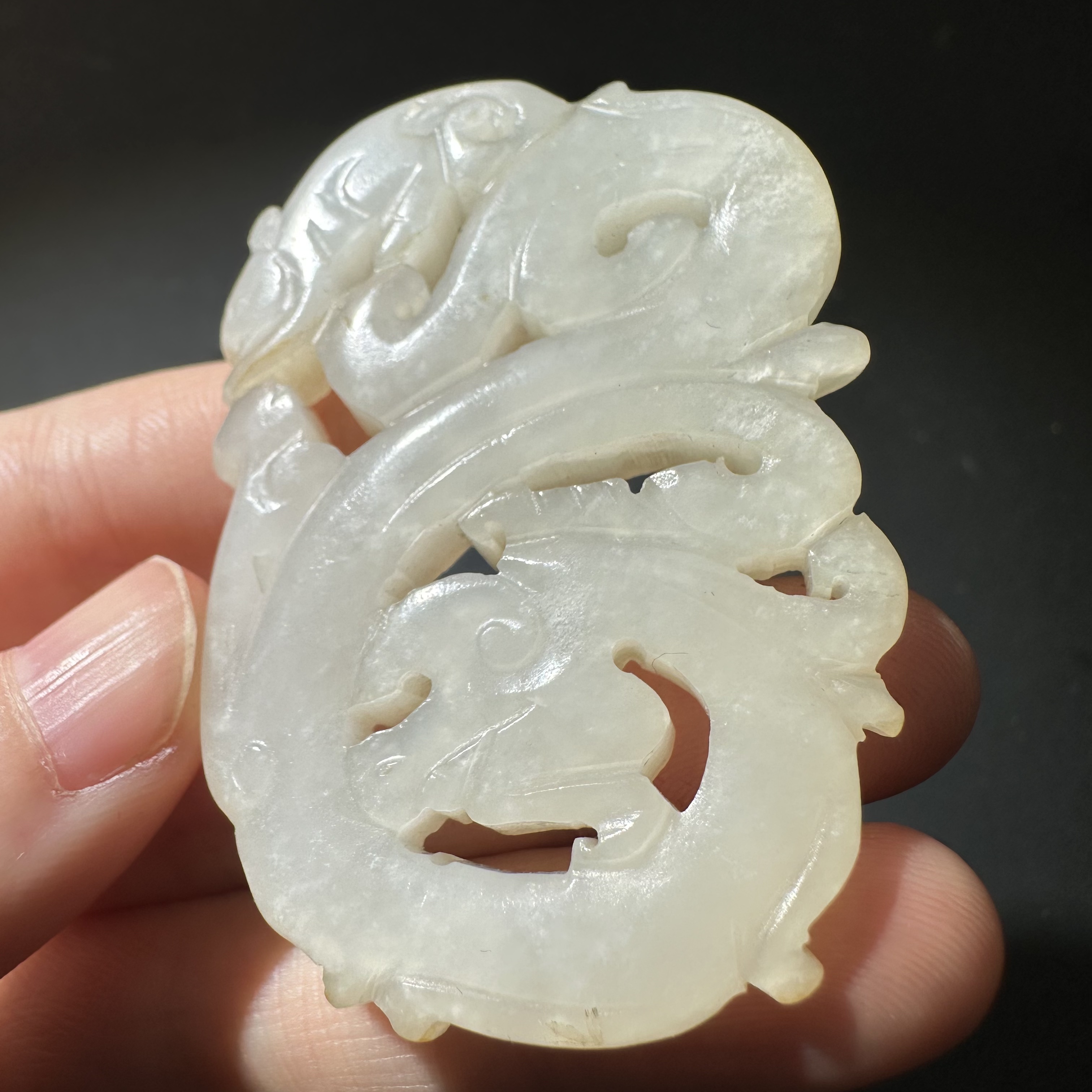 和田玉白玉子辰佩龙纹玉吊坠