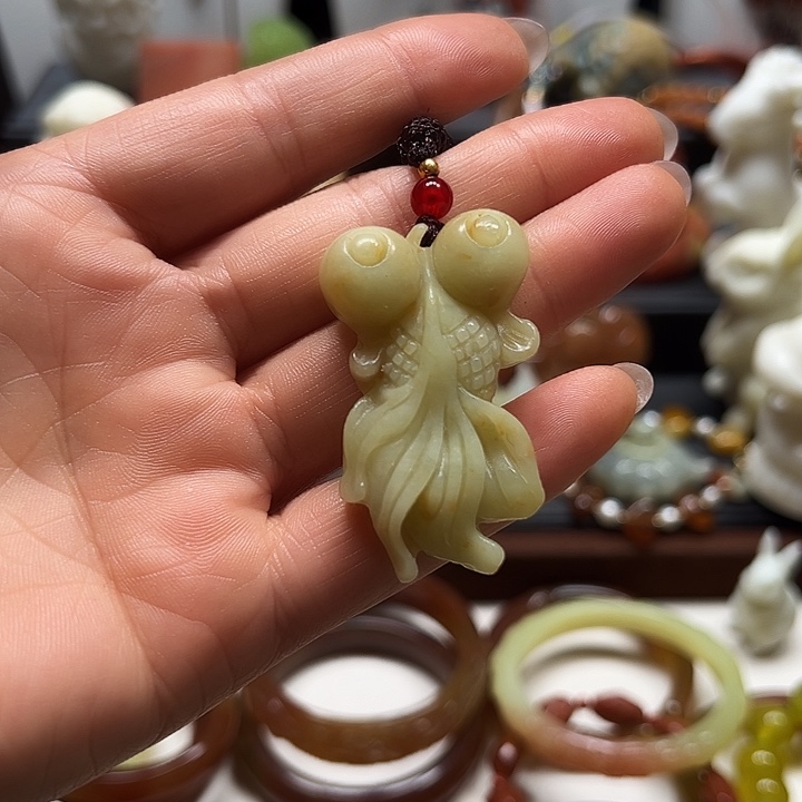 蛇纹石玉吊坠未镶嵌