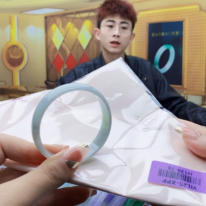 蒲***英翡翠未镶嵌手镯0……