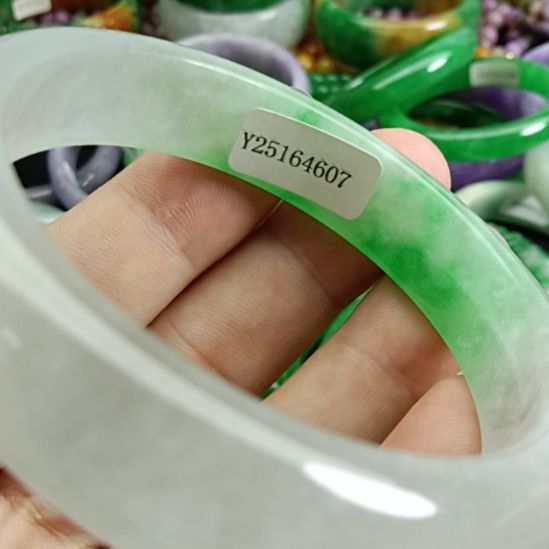 开****翡翠未镶嵌颈饰翡翠