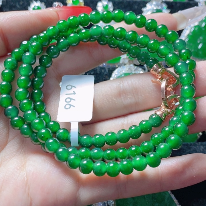 翡翠颈饰未镶嵌              