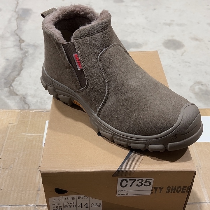 编码735号。棉44码防砸防刺劳保鞋。