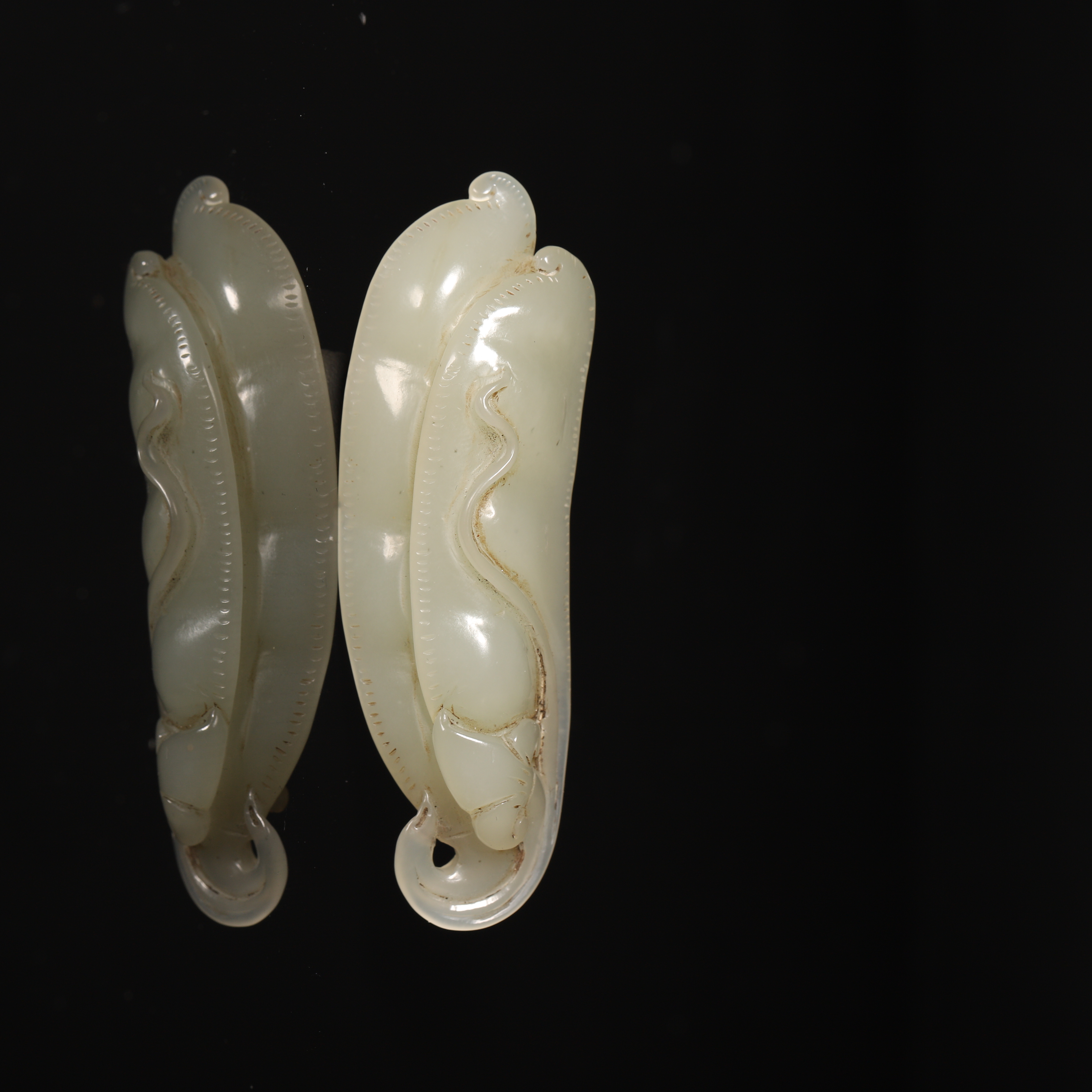 Lot07 清代 和田玉豆福挂件