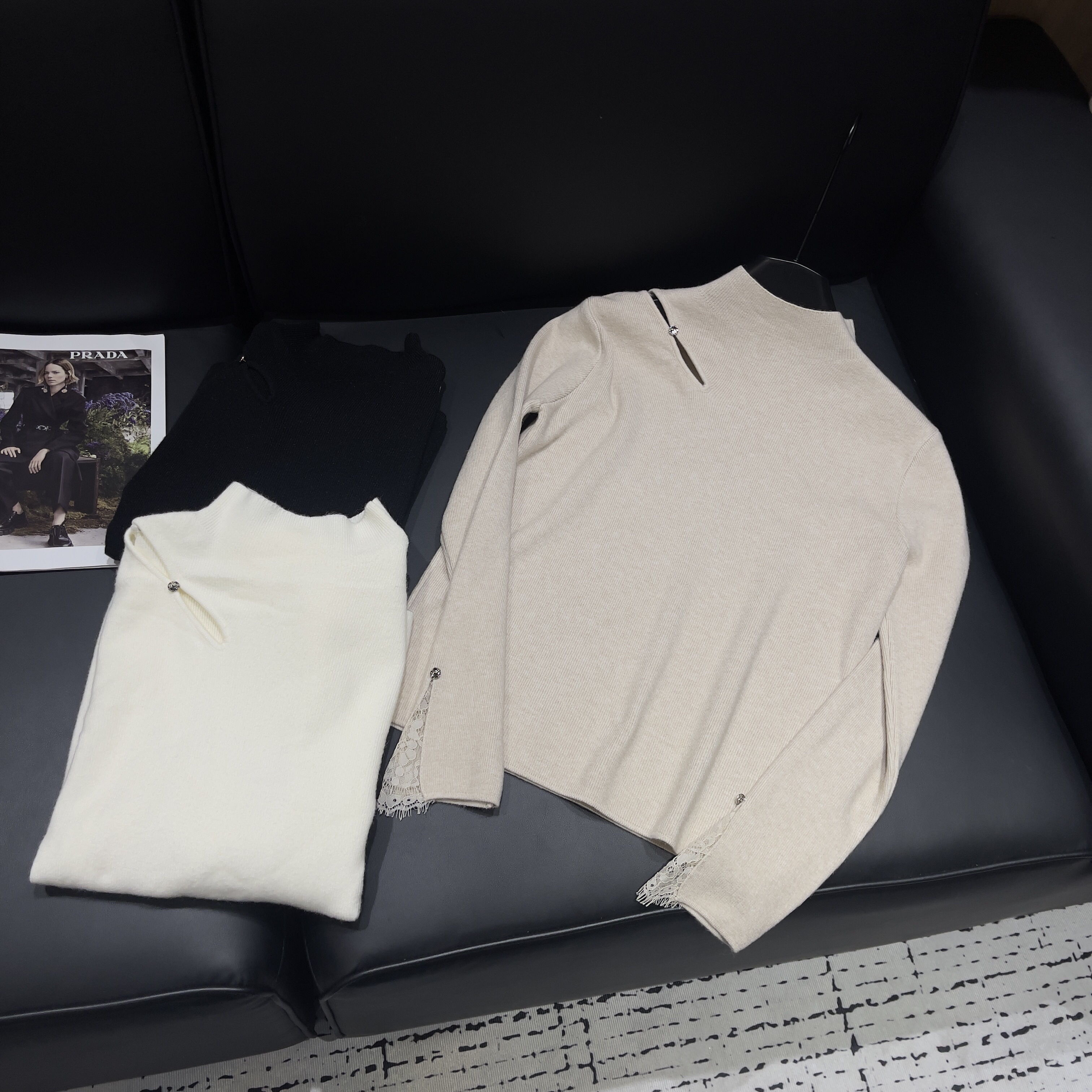 KW【实力搭配】南油新款半高领镂空小心机显瘦百搭针织上衣女秋冬