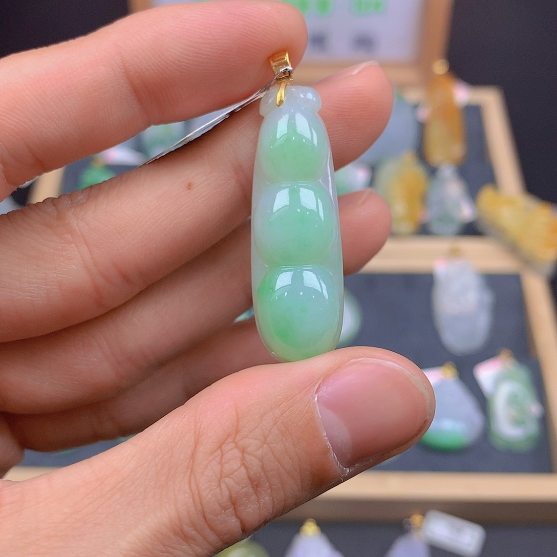 翡翠颈饰18K金镶嵌翡翠