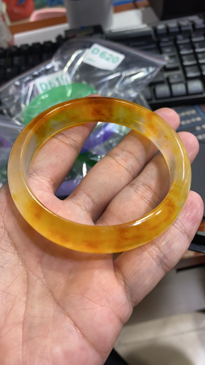 D 625 冰飘黄车轮手镯