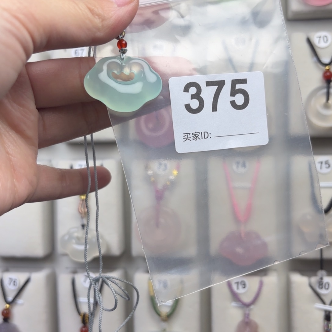 石英质玉颈饰未镶嵌?****