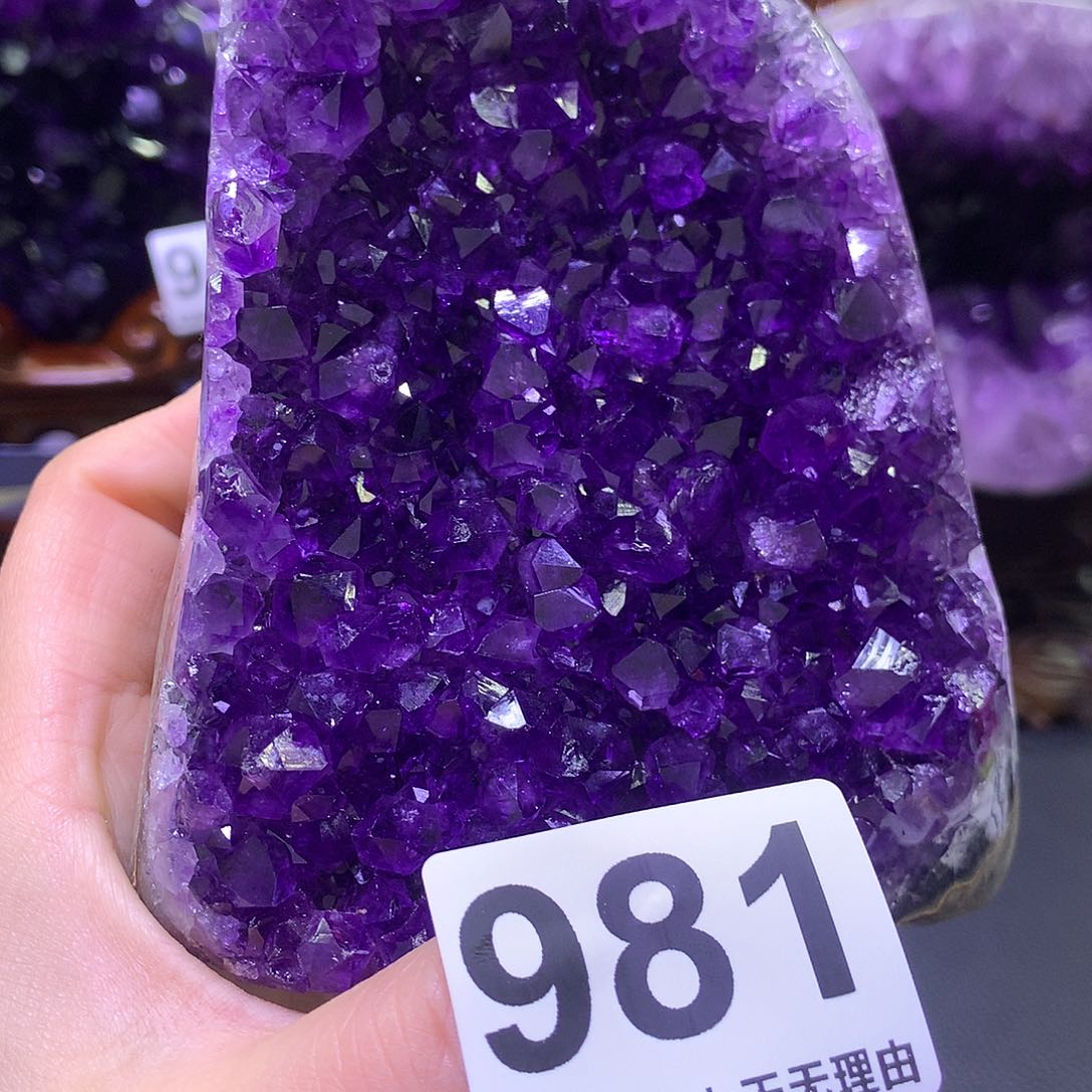 水晶水晶摆件未镶嵌一**士