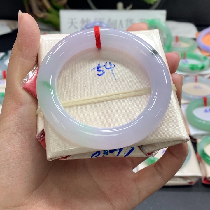 翡翠手镯未镶嵌翡翠
