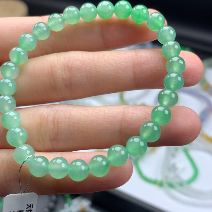 翡翠手镯未镶嵌翡翠